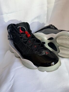 Jordan Boys' Youth Black Six Rings - worn one time!!